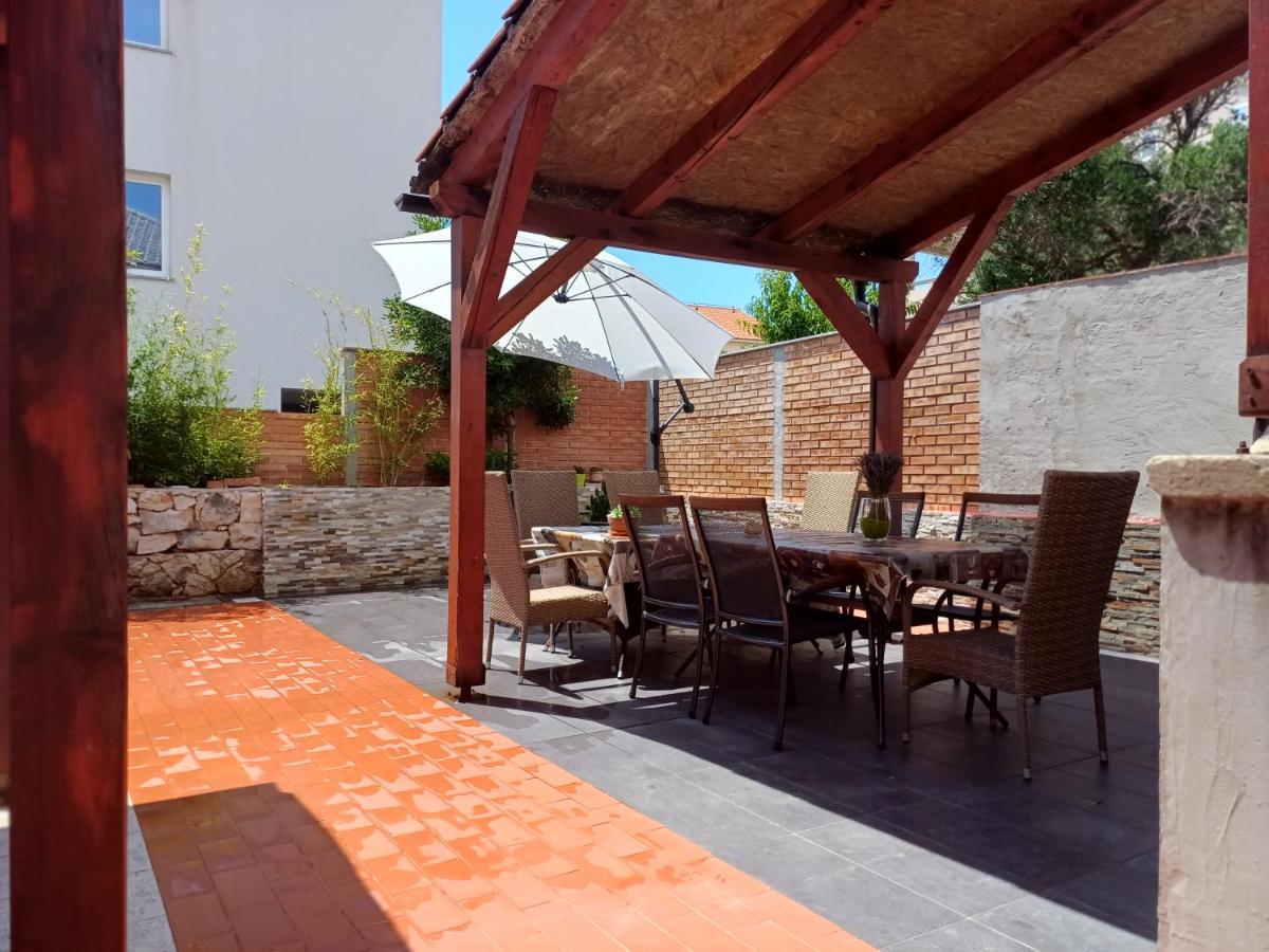 Apartments Smoky Novalja Extérieur photo